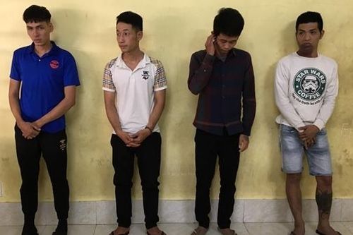Che camera, dùng kìm cộng lực cắt khóa để trộm tài sản