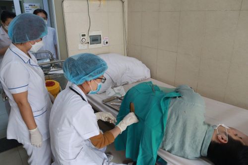 Sốt cao, đau đầu, ai ngờ bị viêm màng não