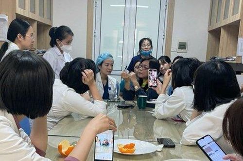 Thương em, cô gái ngành Y!