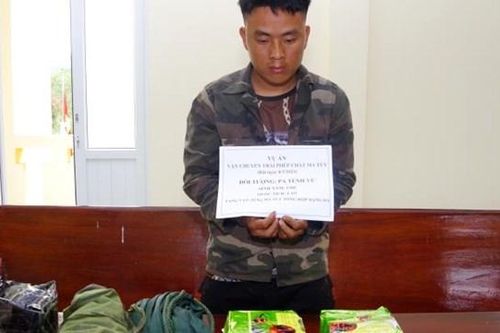 Bắt quả tang đối tượng người Lào đang vận chuyển 2 kg ma túy sang Việt Nam