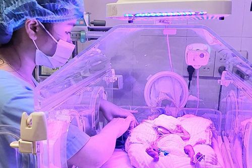 Nuôi sống thành công bé sinh non hơn 24 tuần