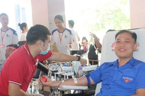 Giảng viên trẻ, cán bộ Đoàn truyền cảm hứng hiến máu cho sinh viên
