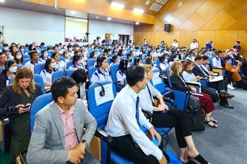 Sinh viên Cần Thơ thảo luận về ứng phó, chống biến đổi khí hậu