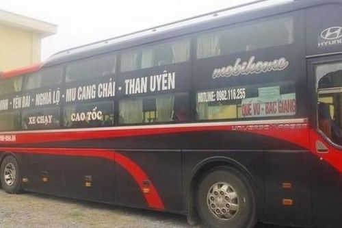 Bắt hai đối tượng đập phá xe khách ở Yên Bái