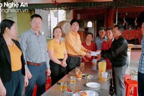 Gia đình bị hỏa hoạn ở Thanh Chương được ủng hộ hơn 450 triệu đồng
