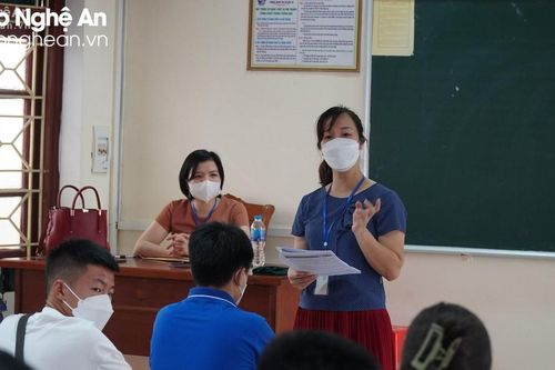 Nhiều phụ huynh lo lắng khi bỏ lớp 'không chuyên' trong trường chuyên