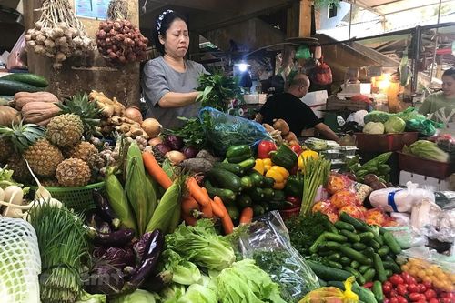 Hà Nội: Rau xanh tăng giá, thịt lợn giảm nhẹ tại các chợ truyền thống