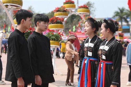 Độc đáo hát hội giao duyên ở phiên chợ Chũ xưa