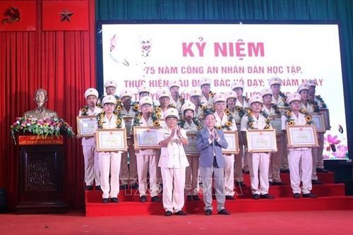 Công an tỉnh Gia Lai tôn vinh điển hình học tập, thực hiện 6 điều Bác Hồ dạy
