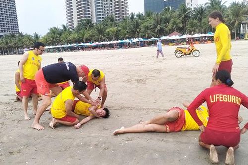 Nâng cao kỹ năng cứu nạn tại các bãi biển du lịch Đà Nẵng
