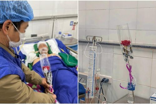 Bông hoa ngày 8/3 đi cùng giọt nước mắt không nói nên lời của người chồng bị ung thư tặng vợ đang hôn mê