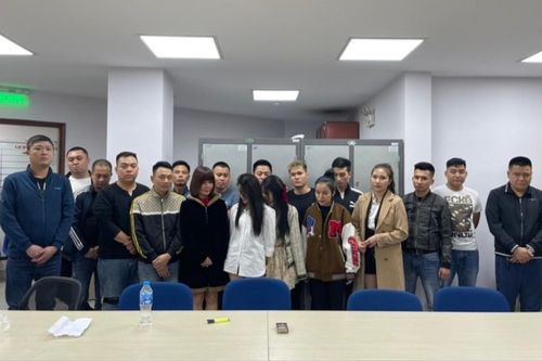 Bắt quả tang nhóm nam nữ thanh niên đang 'thác loạn' trong tiếng nhạc chát chúa ở quán bar lúc rạng sáng