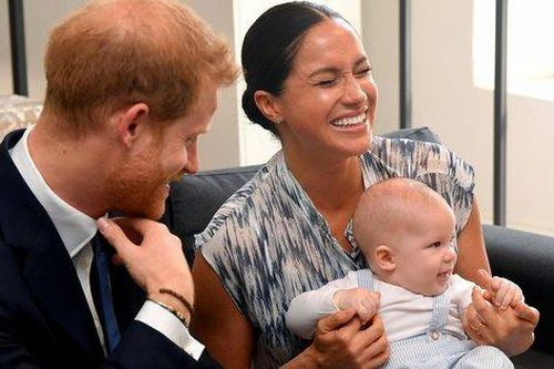 Các con của Harry và Meghan được nhận tước hiệu Vương thất