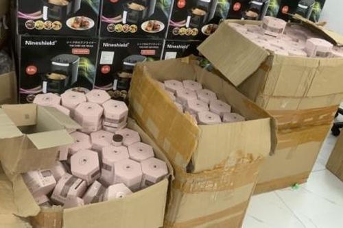 Cà Mau kiểm tra đột xuất, phát hiện 2.400 sản phẩm mỹ phẩm không rõ nguồn gốc xuất xứ