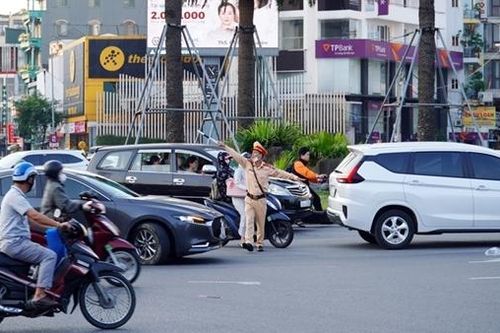 Tìm giải pháp giảm ùn tắc giao thông ở trung tâm TP Huế