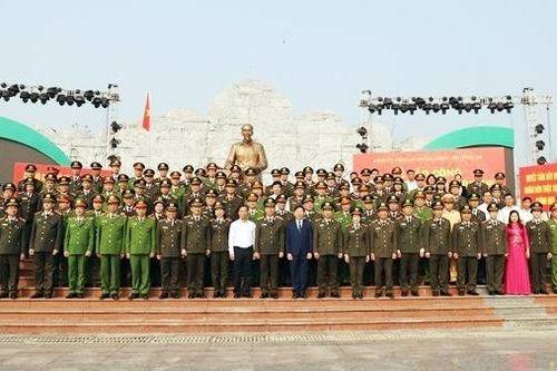 Bộ Công an báo công dâng Bác tại Khu lưu niệm Sáu điều Bác Hồ dạy CAND