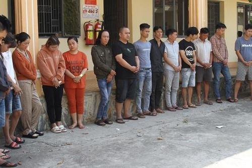 Triệt phá sòng bạc trong quán cà phê, tạm giữ 20 người