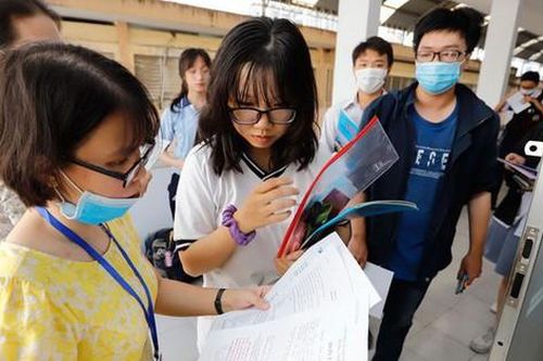 Học sinh lớp 10 thi năng lực xét tuyển đại học: Lợi bất cập hại