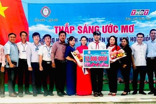 Đồng Tháp: Trao 44 triệu đồng học bổng tặng học sinh hoàn cảnh đặc biệt khó khăn
