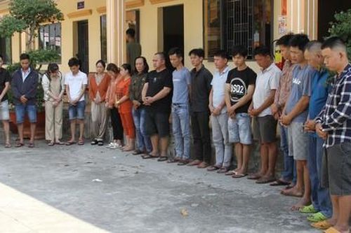 Đột kích sòng lắc bầu cua trong quán cà phê