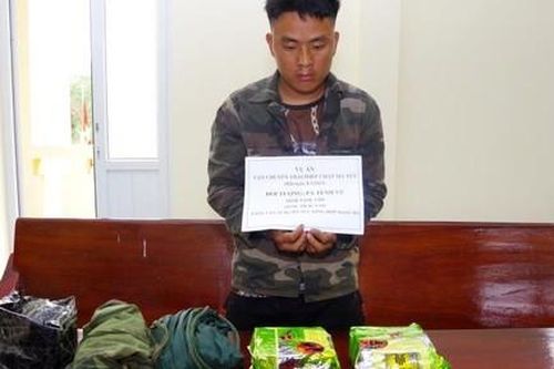 Bắt quả tang người nước ngoài vận chuyển 2kg ma túy 'đá' đi tiêu thụ