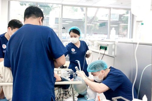 Người đàn ông ngưng tim sau cơn đau tức ngực