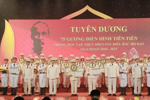 Tuyên dương 75 gương điển hình tiên tiến thực hiện Sáu điều Bác Hồ dạy