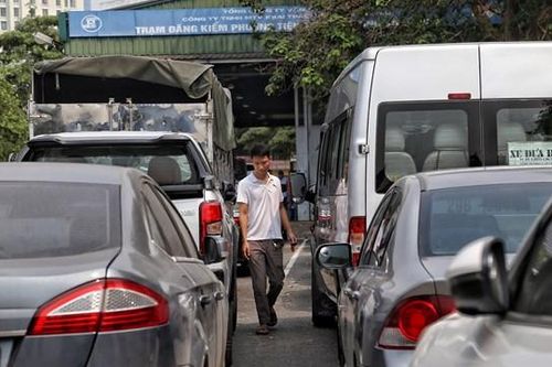 Huy động 50 CSGT tăng cường cho các trung tâm đăng kiểm nhằm giải tỏa ùn tắc