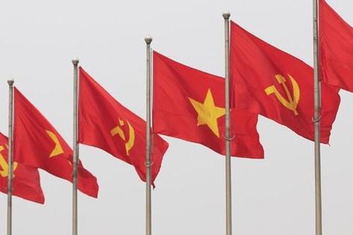 Cách thức sử dụng cờ Đảng trên lễ đài tổ chức kỷ niệm các ngày lễ lớn ngoài trời