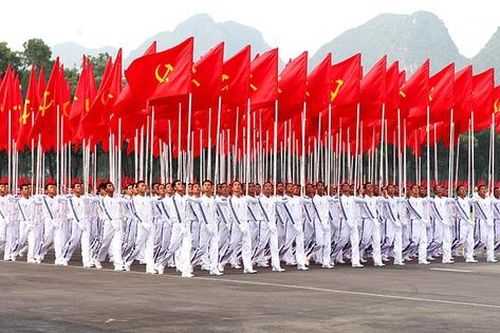 Cách thức cầm, rước cờ Đảng khi tổ chức các hoạt động, mít tinh, diễu binh, diễu hành