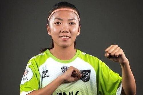 Tiền đạo Huỳnh Như báo tin vui