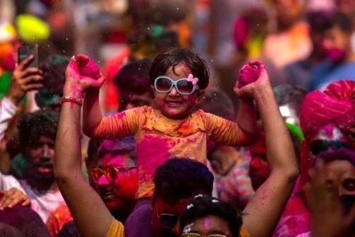 Ấn Độ rực rỡ, tưng bừng trong lễ hội Holi