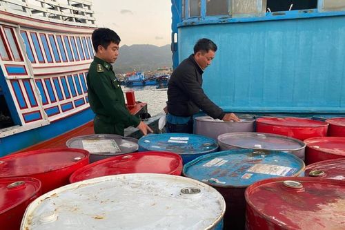 Bắt vụ vận chuyển gần 4.000 lít dầu diesel không rõ nguồn gốc