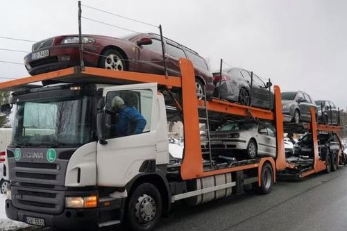 Latvia tịch thu xe của tài xế say rượu gửi cho Ukraine