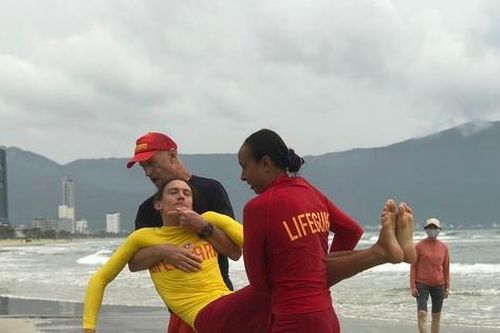 Tận mắt quá trình huấn luyện cứu hộ trên bãi biển Đà Nẵng