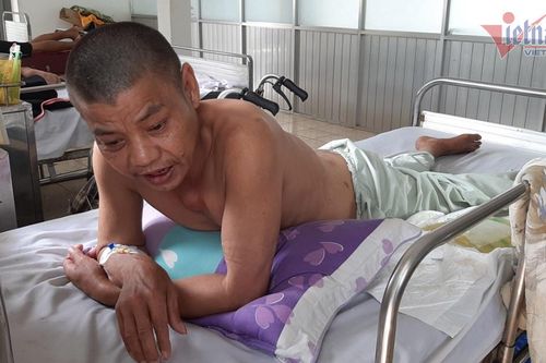 Thất lạc em trai duy nhất, người đàn ông tàn tật không lo nổi viện phí