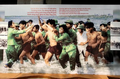 Triển lãm Phút hồi sinh: Rưng rưng giờ khắc tự do sau Hiệp định Paris