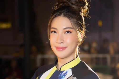 Ca sĩ Pha Lê chính thức ly hôn chồng ngoại quốc sau thời gian đấu tố, khuôn mặt tươi rói khi độc thân