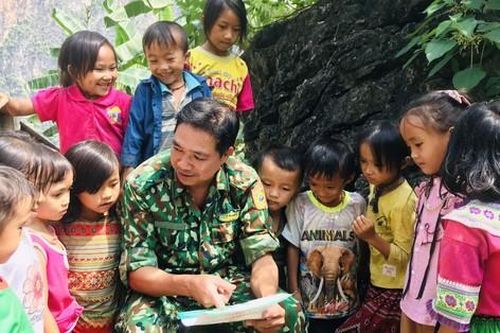 Đồn biên phòng Si Ma Cai tuyên truyền về phòng chống tảo hôn và bạo lực gia đình trong 'Tháng Ba biên giới'
