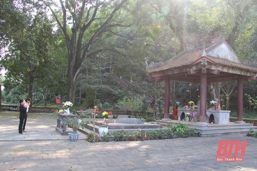 Chuyện về mộ ba ông Tướng họ Lý dưới chân núi Tùng