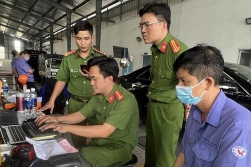 Lãnh đạo và nhân viên nhiều trung tâm đăng kiểm ở Hà Nội thông đồng 'bỏ qua vi phạm' để trục lợi