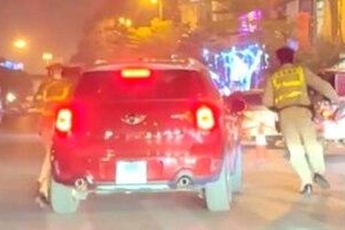 Khởi tố tài xế hất CSGT lên nắp capo rồi bỏ chạy khi bị kiểm tra nồng độ cồn