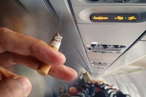 Cấm bay 9 tháng với hành khách hút thuốc lá trên máy bay