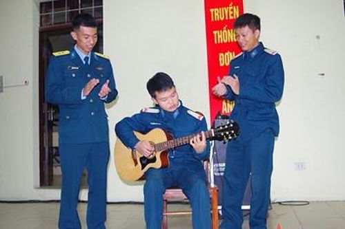 Khi chiến sĩ hát