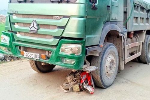Khởi tố tài xế tông chết 3 mẹ con