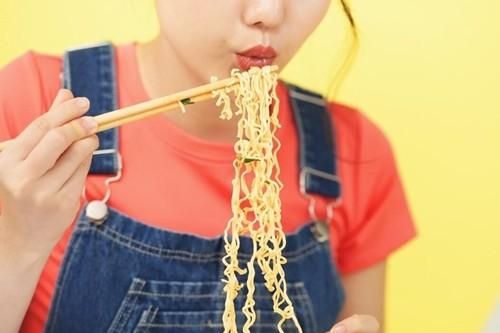 Có 3 biểu hiện này khi ăn, tầm soát ung thư ngay