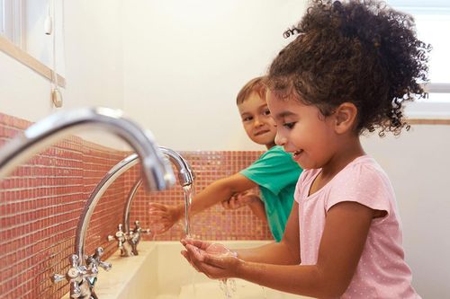 3 lưu ý giúp giảm lây lan bệnh truyền nhiễm ở trẻ
