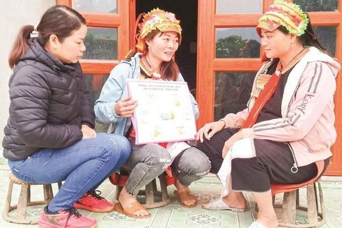 Đừng 'lãng quên' đội ngũ 'cô đỡ' thôn, bản