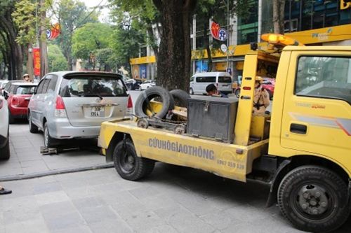 Trường hợp nào ô tô dừng, đỗ sai quy định bị cẩu kéo?