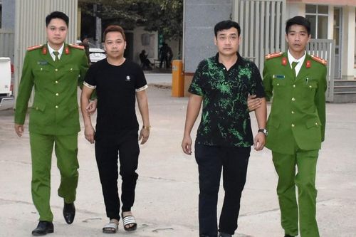 Khởi tố 2 đối tượng ở Thanh Hóa chèn ép xe khách trên đường Hồ Chí Minh